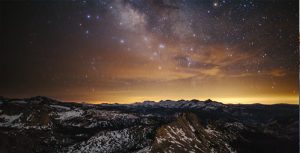 Yosemite park w nocy