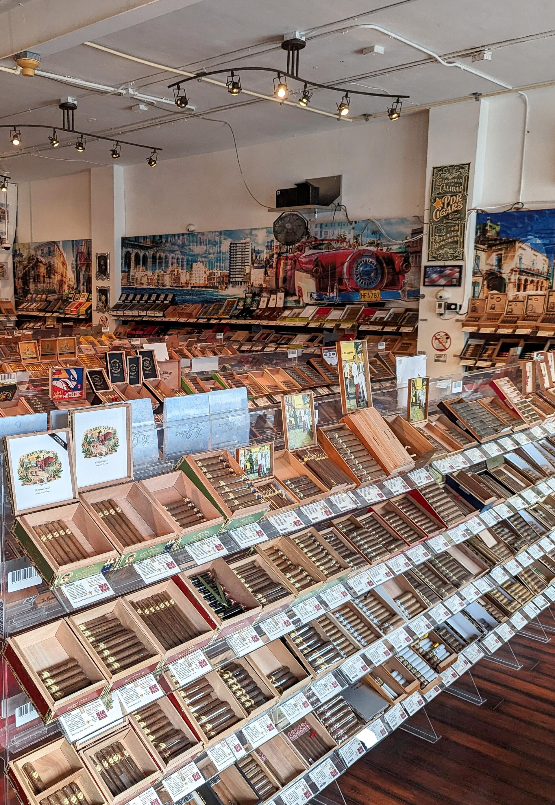 Co Zobaczyć w Miami 9 Sklep z tradycyjnymi cygarami w dzielnicy Little Havana