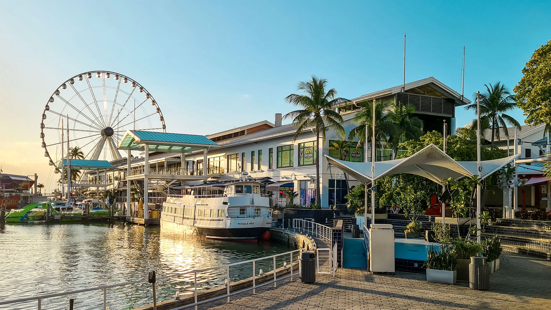 Bayside Marketplace - miejsce które warto zobaczyć w Miami