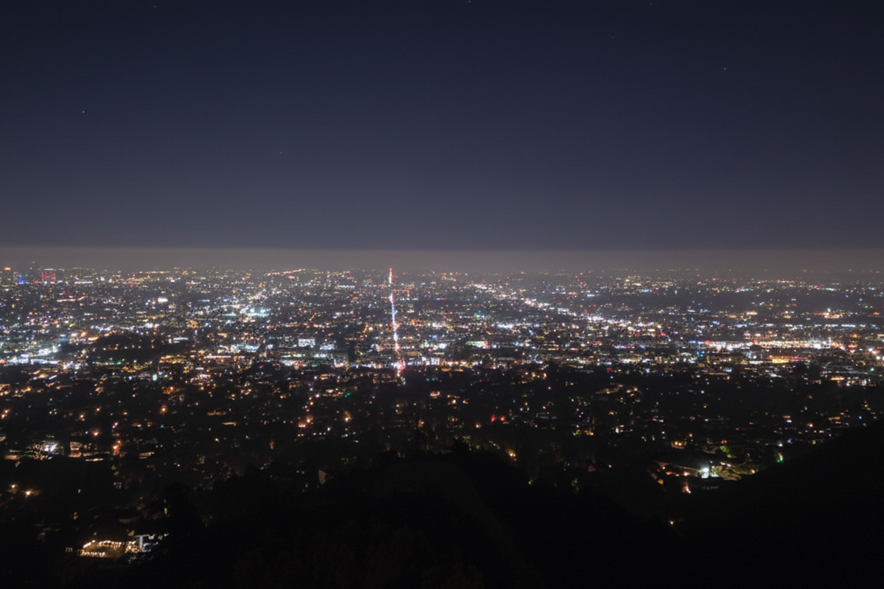 Nocna panorama Los Angeles z tarasu Griffith Observatory