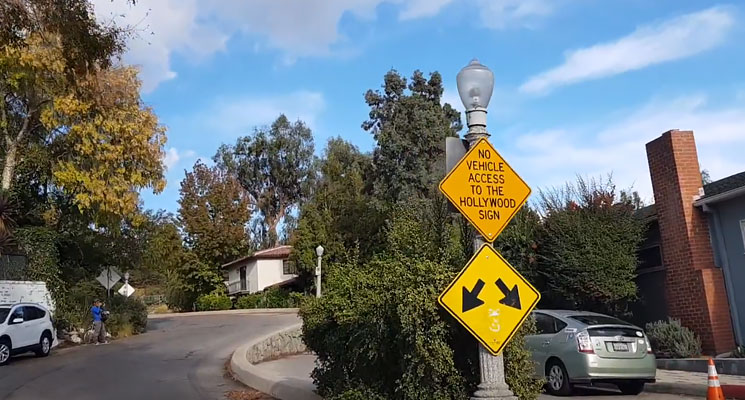 Parking-przy-ulicy-Hollywood