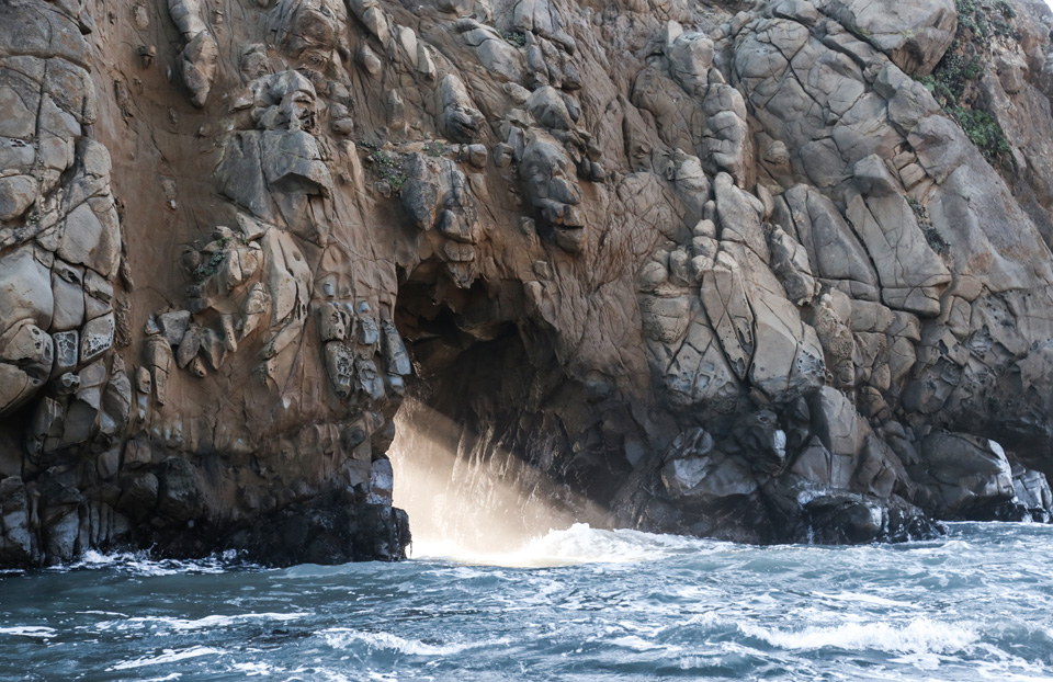 Kalifornia-Pfeiffer-Beach-skala
