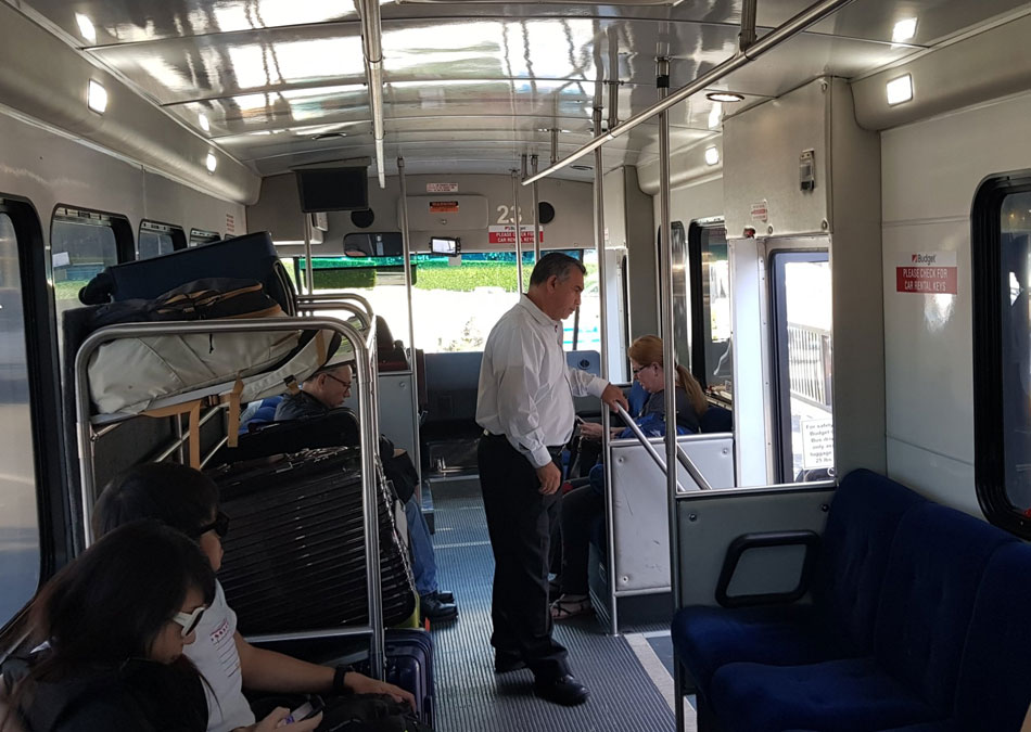 Wynajem-samochodu-w-Los-Angeles-autobus