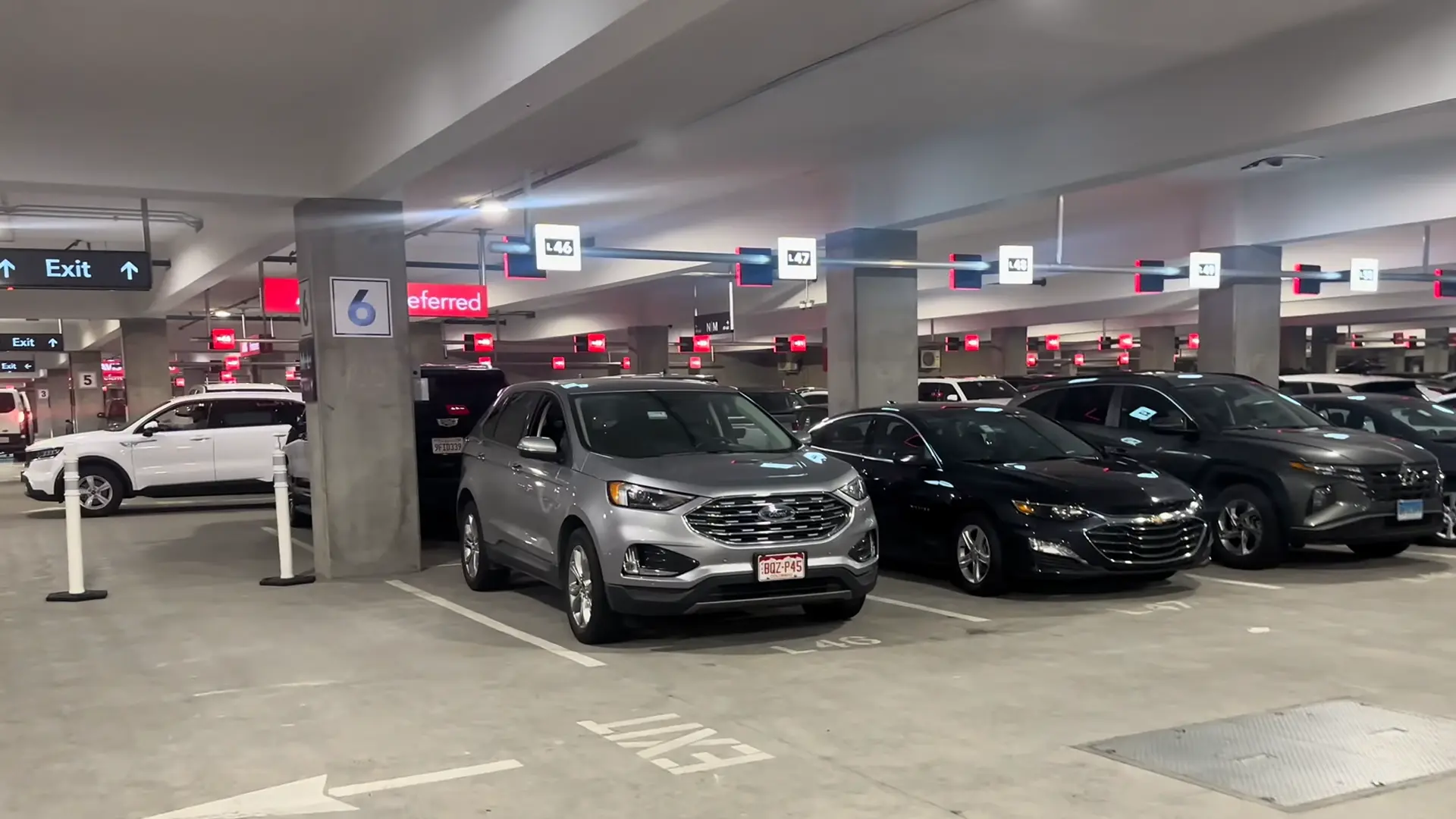 Wynajem samochodu w Los Angeles 7 Wypożyczalnia samochodów w Los Angeles - parking