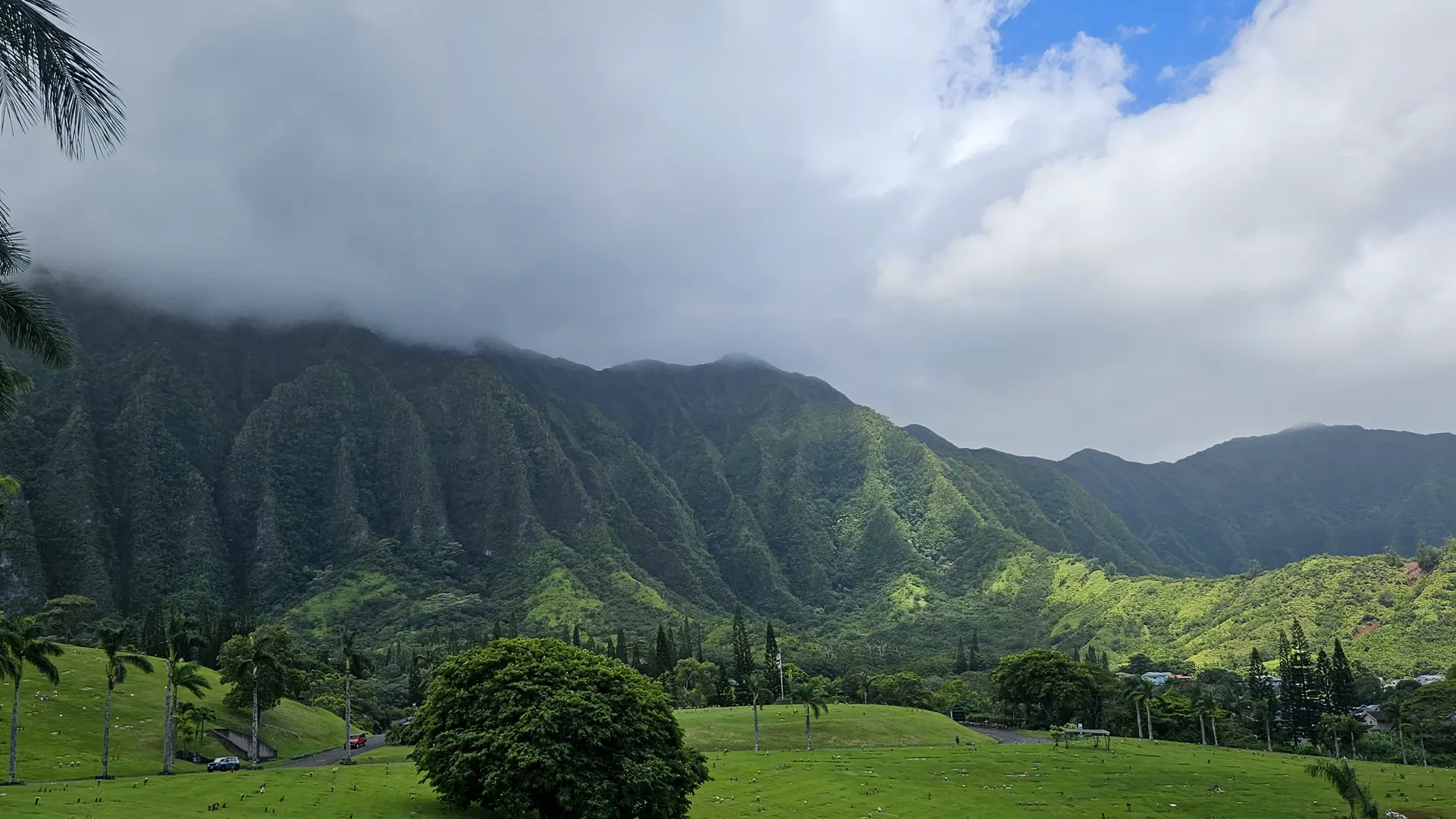 Góry na wyspie Oahu w marcu